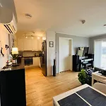 2 Bedroom Apartment In Great Location