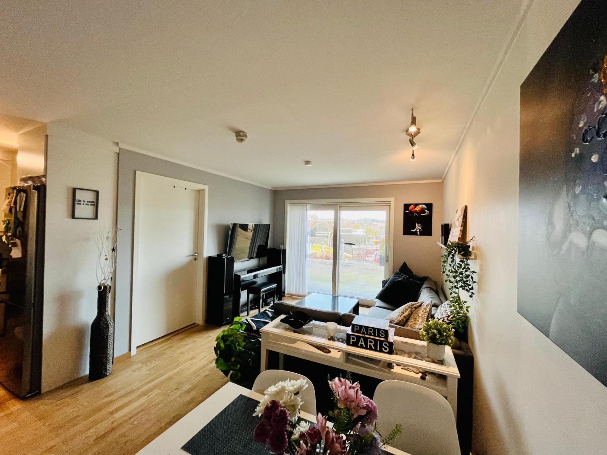 Apartment 2 Bedroom In Great Location *